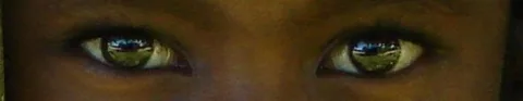 L_enfant_derri_re_la_haie___Santaha___Copie__2____Copie