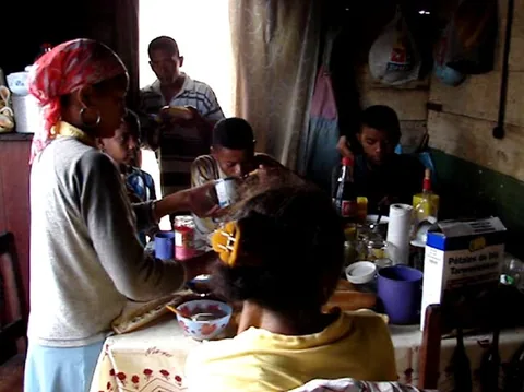 Sahowmi_dans_la_cuisine
